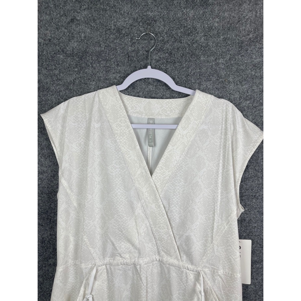 Athleta Marlow Printed Romper Womens M White NWT Snakeskin Featherweight Stretch